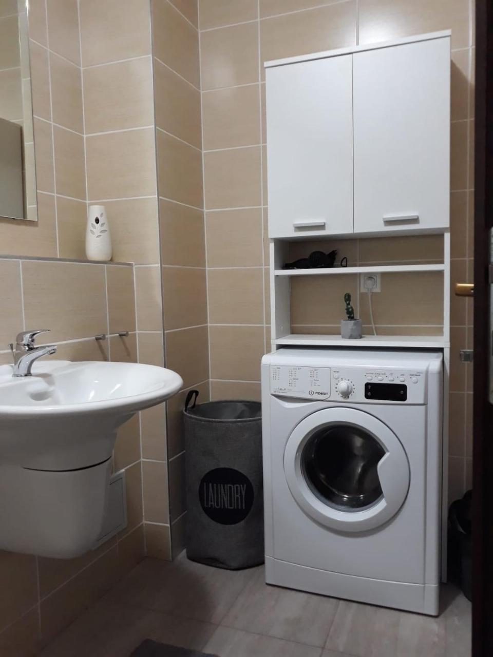 Tampa Gardens - Mountain View Apartment Brasov Luaran gambar